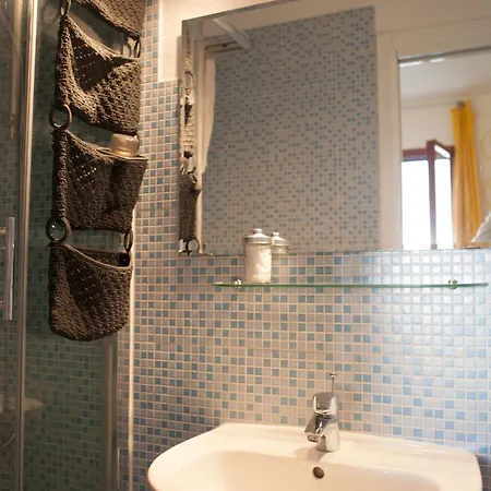 לינה וארוחת בוקר Cas'alda 4*